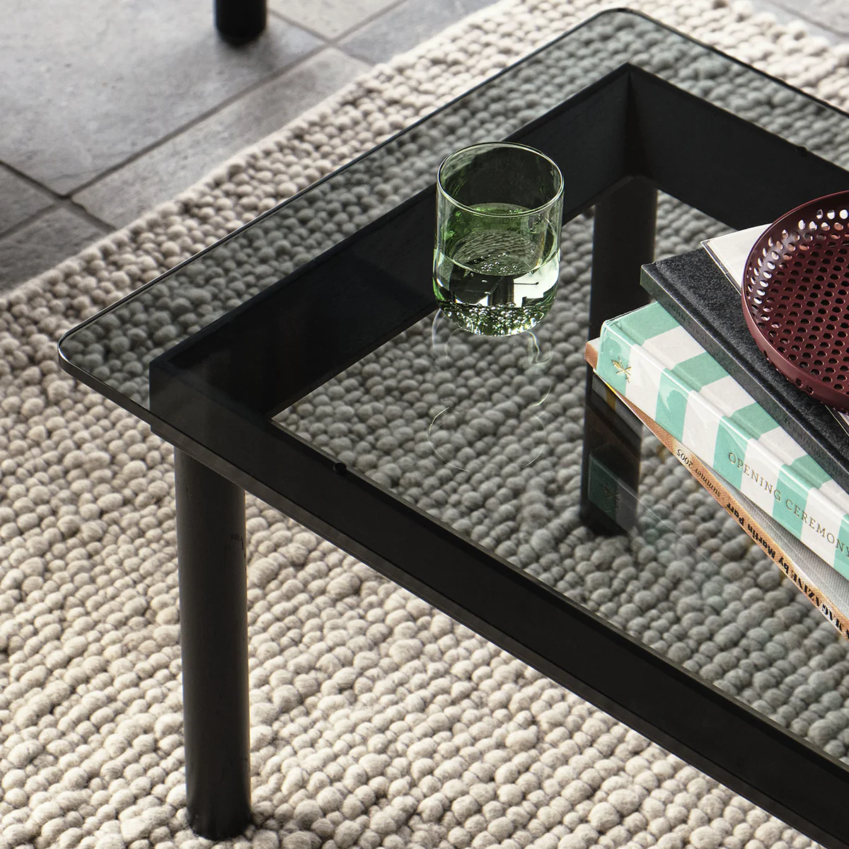 Table basse Kofi Chêne Massif Noir & Verre Teinté Gris - l 140 x L 50 x h 36 cm - Image 3